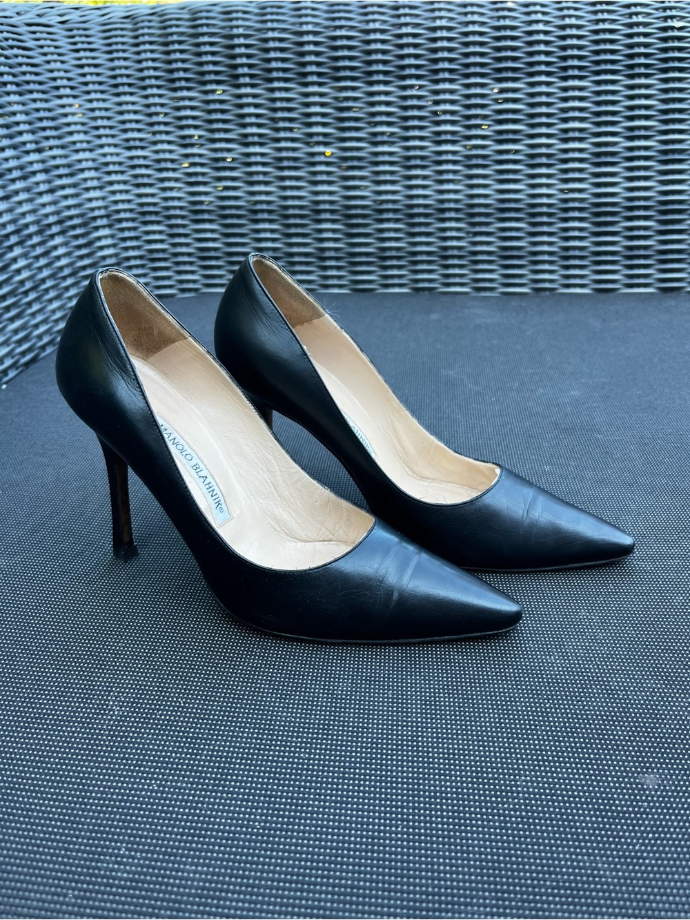 Manolo Blahnik Black Leather Pointed-Toe bb Pumps